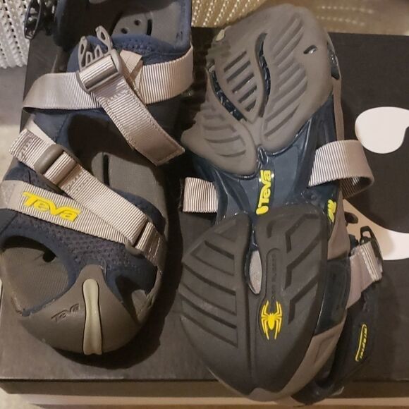 ⭐TEVA SANDALS - Picture 2 of 6